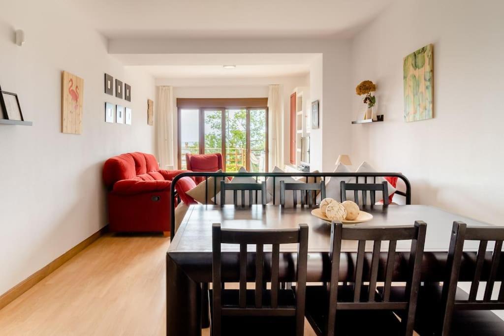 Casa De Las Flores - Apartamento Con Jardin Privado Frente A La Playa De โกมิญาส ภายนอก รูปภาพ