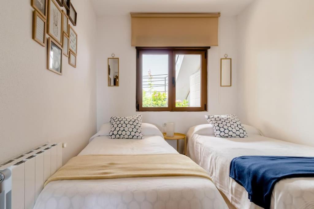 Casa De Las Flores - Apartamento Con Jardin Privado Frente A La Playa De โกมิญาส ภายนอก รูปภาพ
