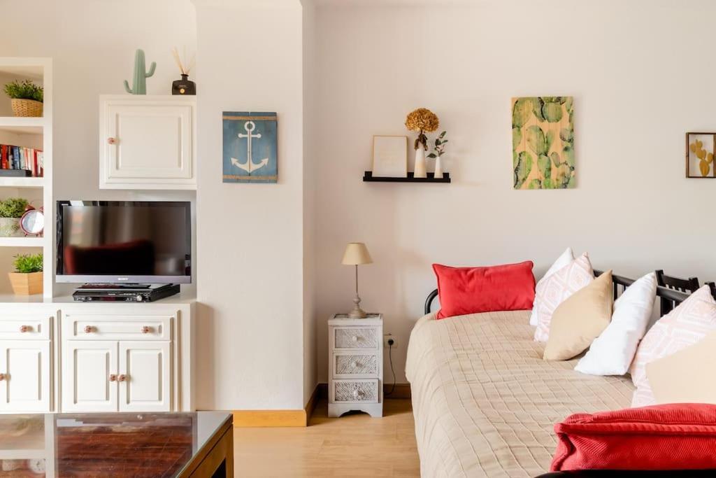 Casa De Las Flores - Apartamento Con Jardin Privado Frente A La Playa De โกมิญาส ภายนอก รูปภาพ