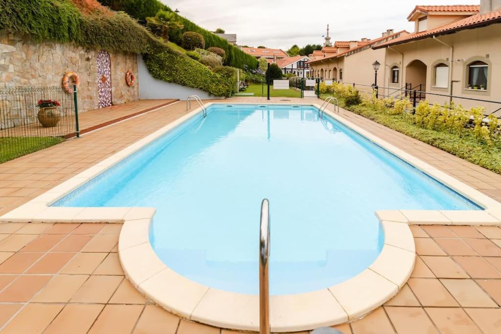 Casa De Las Flores - Apartamento Con Jardin Privado Frente A La Playa De โกมิญาส ภายนอก รูปภาพ