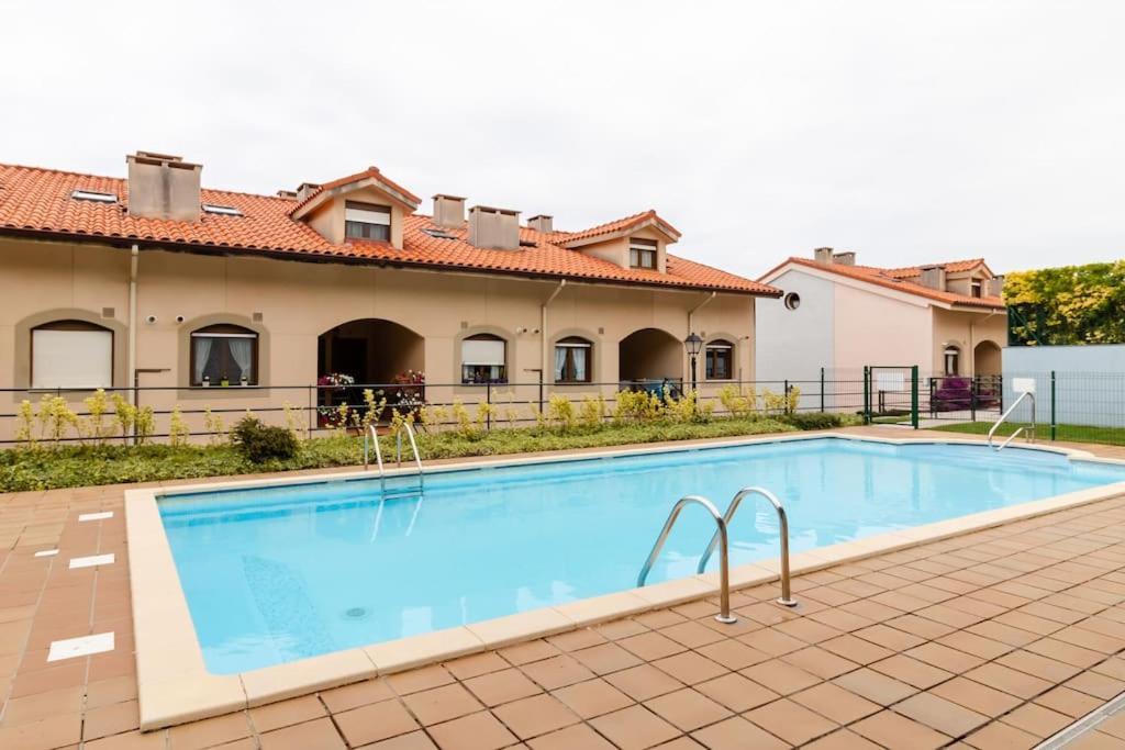 Casa De Las Flores - Apartamento Con Jardin Privado Frente A La Playa De โกมิญาส ภายนอก รูปภาพ