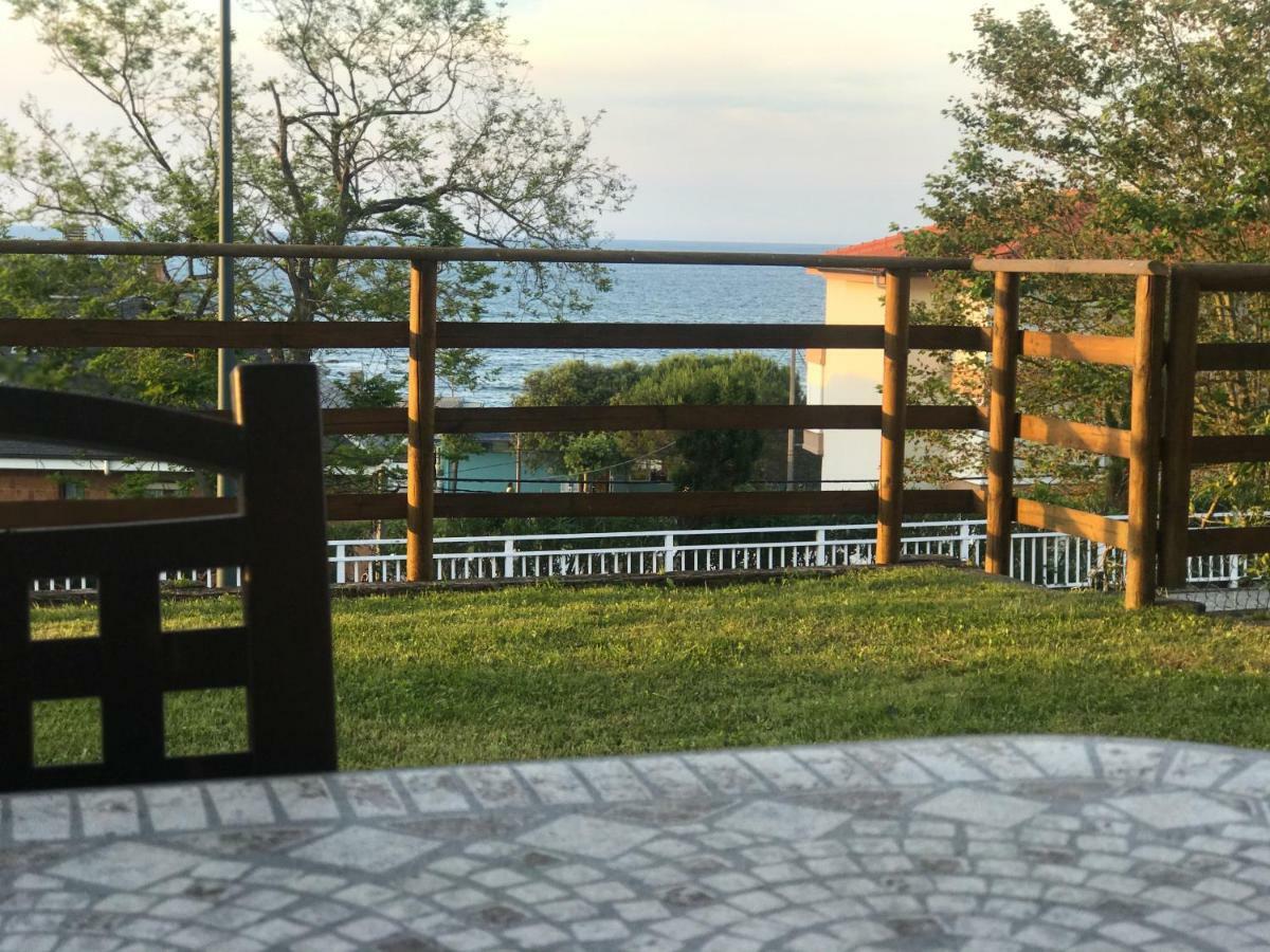 Casa De Las Flores - Apartamento Con Jardin Privado Frente A La Playa De โกมิญาส ภายนอก รูปภาพ