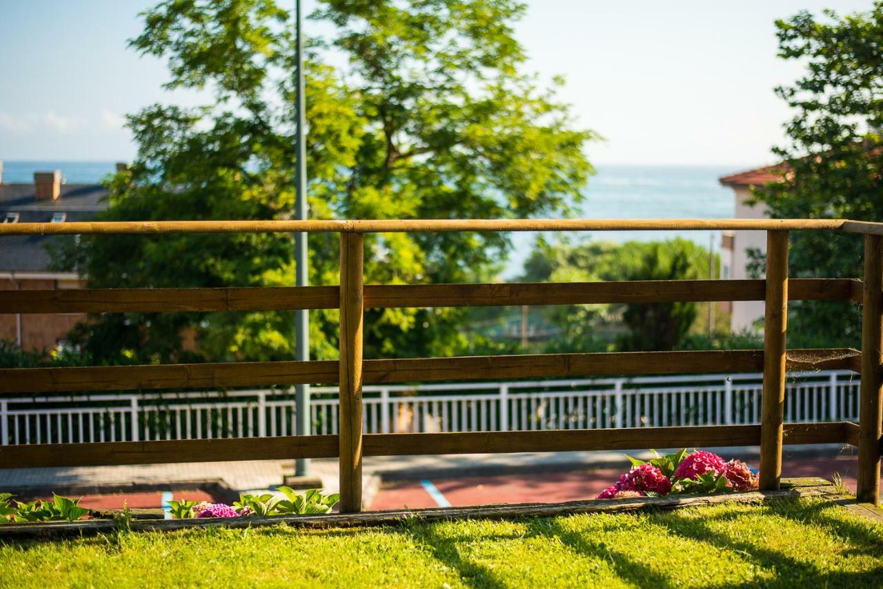 Casa De Las Flores - Apartamento Con Jardin Privado Frente A La Playa De โกมิญาส ภายนอก รูปภาพ