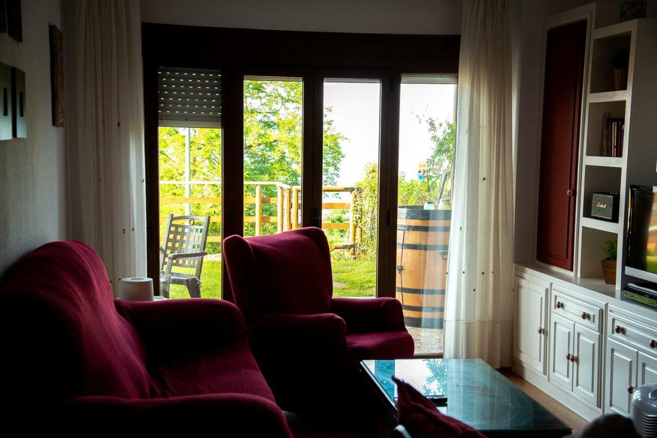 Casa De Las Flores - Apartamento Con Jardin Privado Frente A La Playa De โกมิญาส ภายนอก รูปภาพ