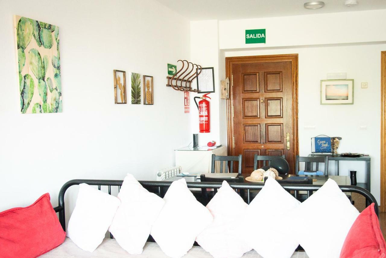 Casa De Las Flores - Apartamento Con Jardin Privado Frente A La Playa De โกมิญาส ภายนอก รูปภาพ