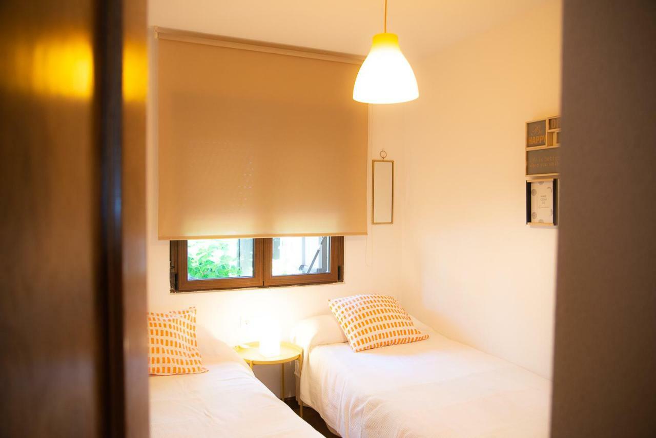 Casa De Las Flores - Apartamento Con Jardin Privado Frente A La Playa De โกมิญาส ภายนอก รูปภาพ